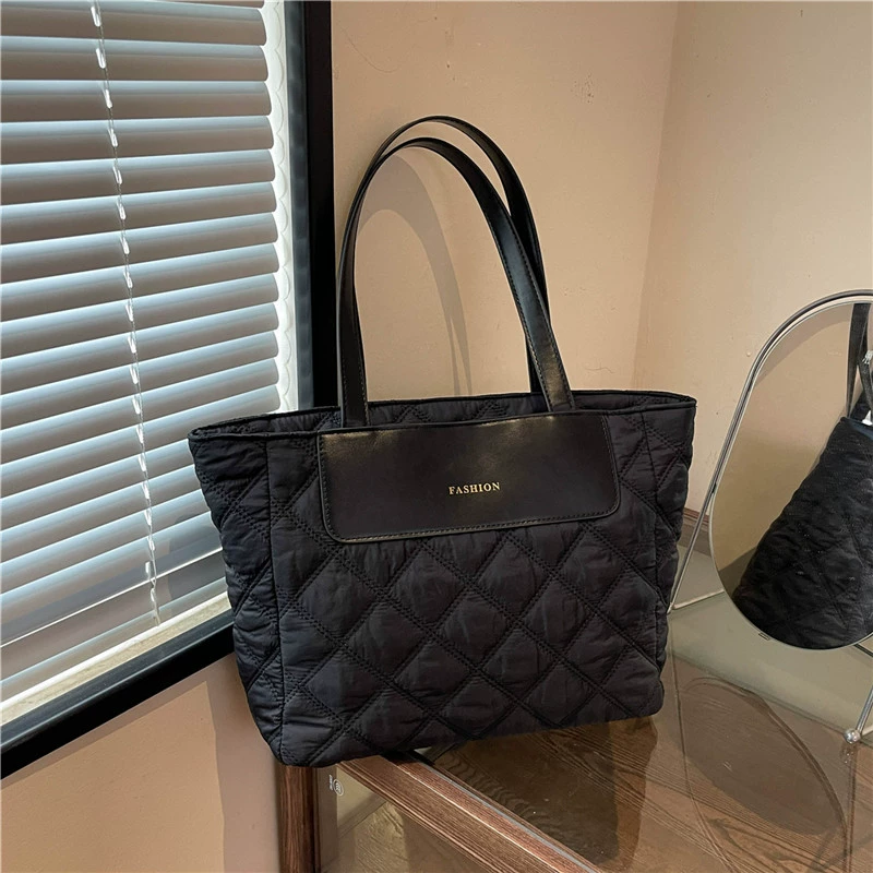 Capacious shoulder bag, demi-season one-shoulder bag, down jacket