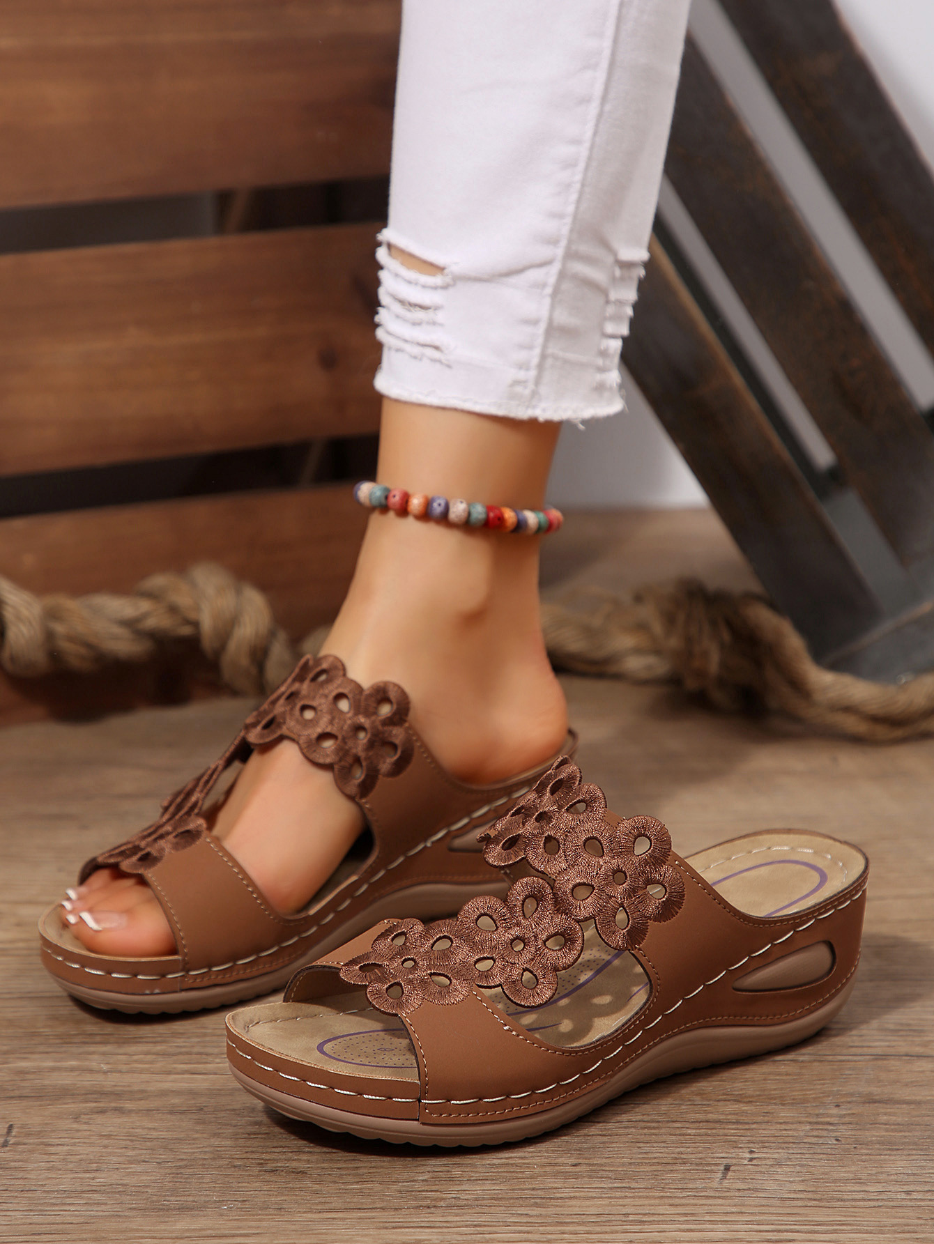 Womens Wedge Sandals Plus Size Hollowed Thick Sole Summer Shoes_voghion.com