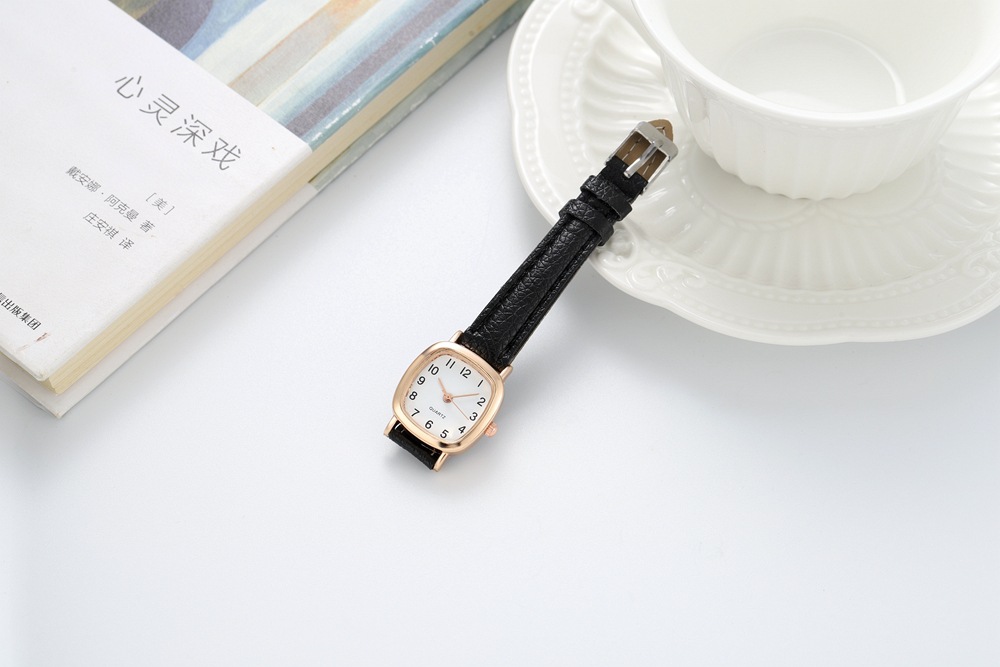 Pinduoduo alloy belt quartz square small dial fashionable women's minimalist digital time watch_voghion.com