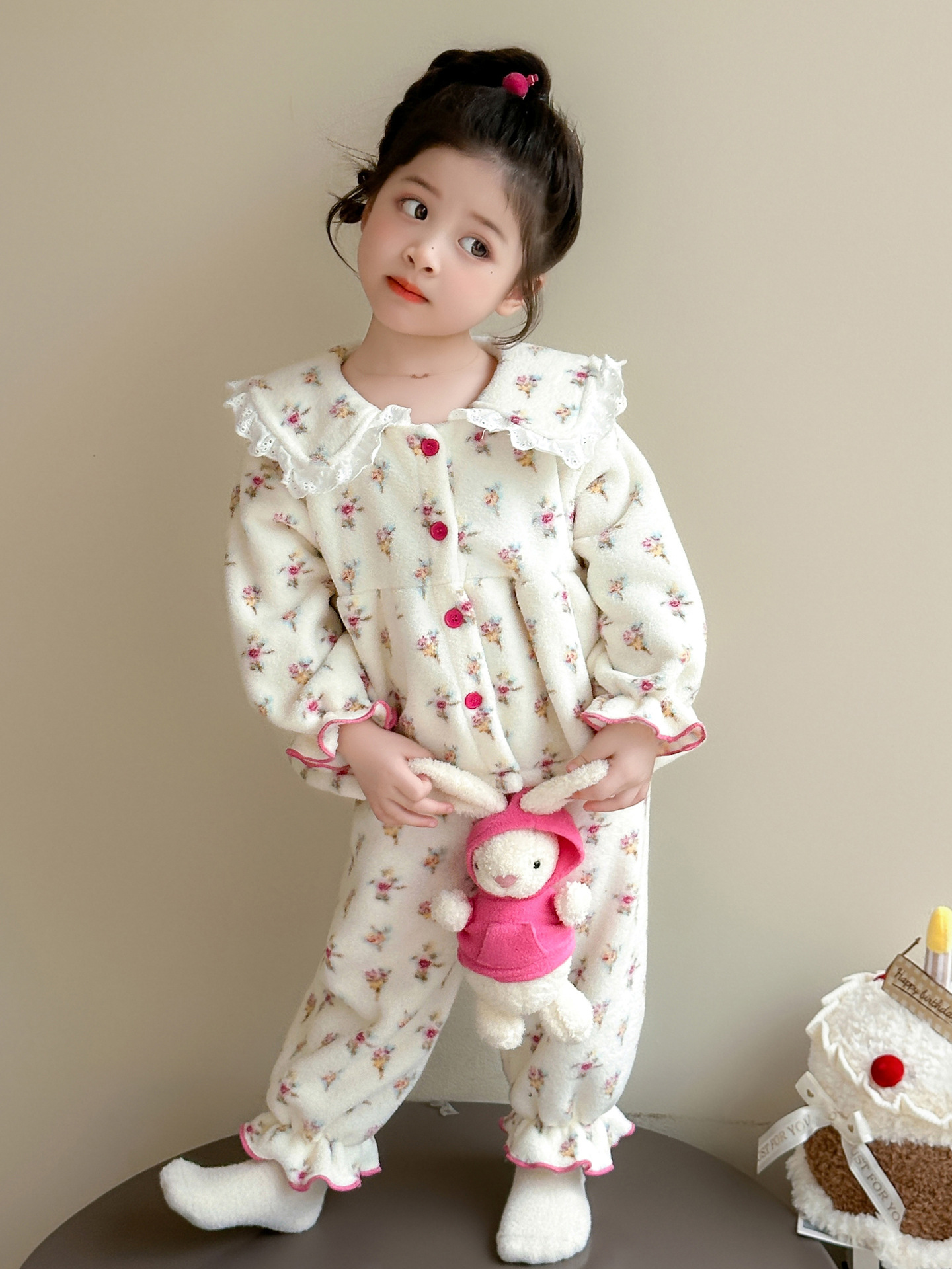 Niñas pijamas de franela otoño-invierno 2025 nuevo bebé princesa ropa doméstica infantil invierno conjunto de terciopelo de coral