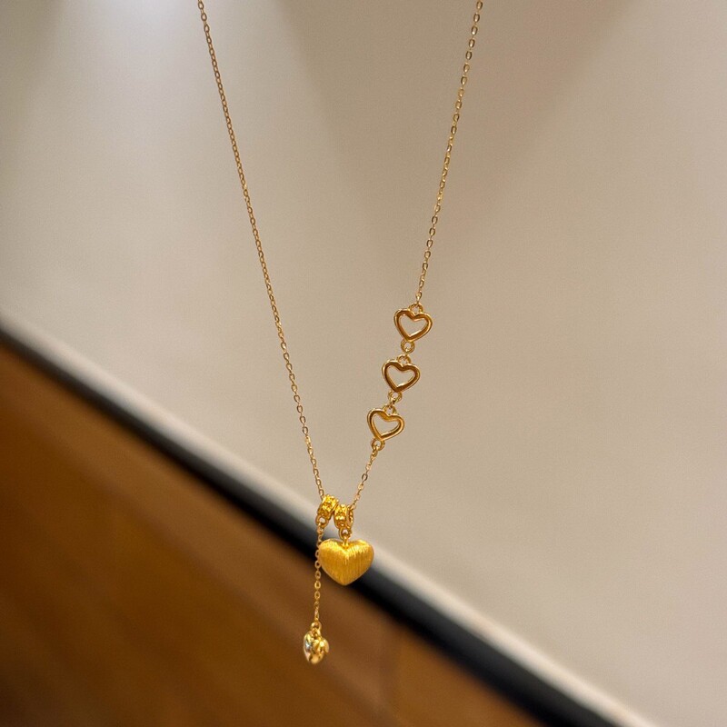 Xiaohongshu-style brushed heart-shaped peach pendant Y-necklace for women, vintage light luxury niche design clavicle chain