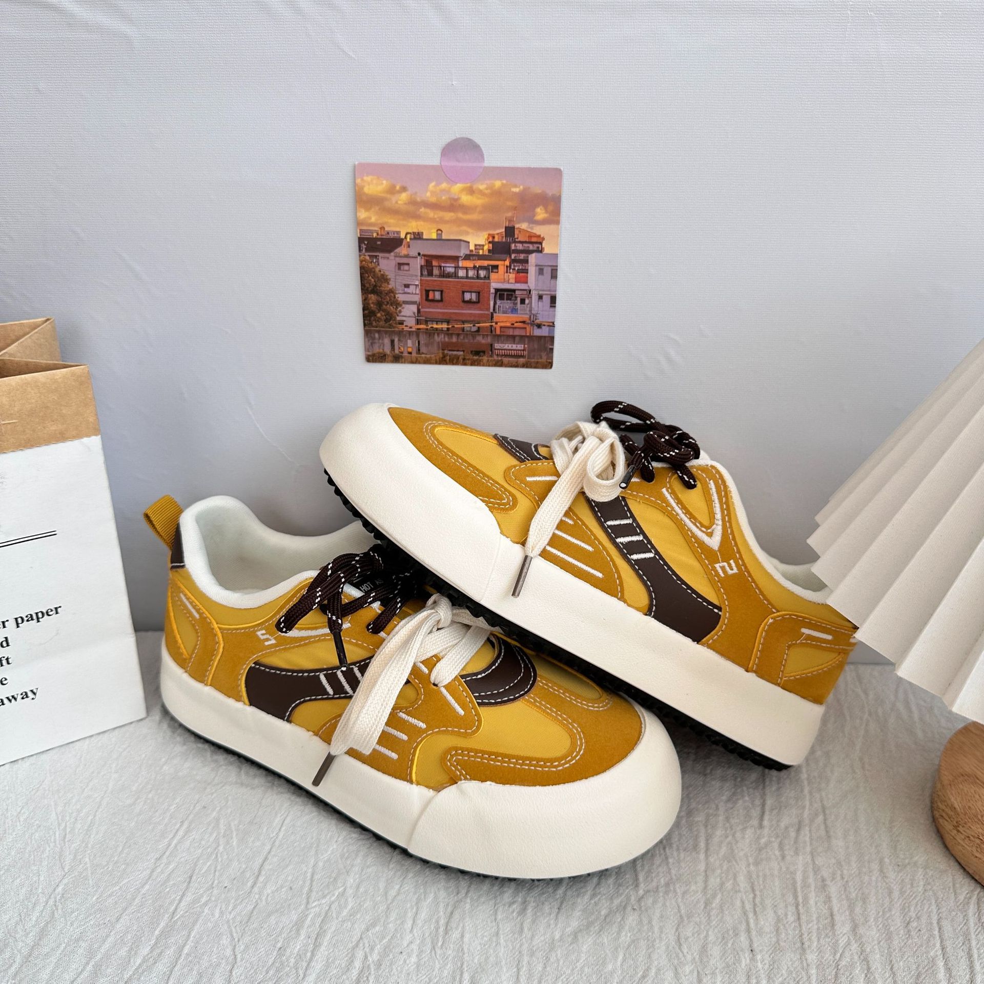 6629 plantillas de látex/zapatos de entrenamiento alemanes de suela gruesa zapatos de mujer zapatillas casuales 2025 nuevos zapatos blancos retro de punta redonda