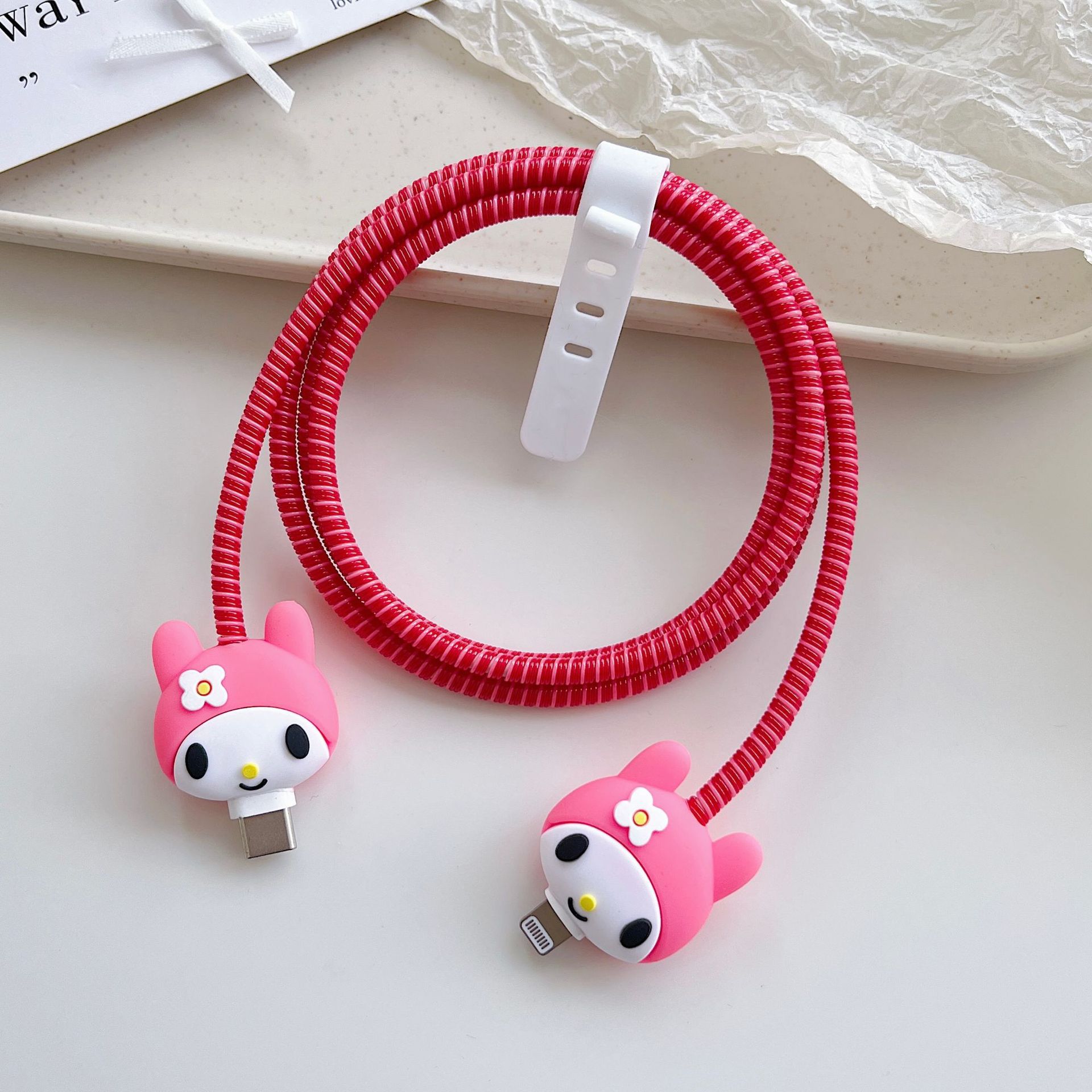 Amazon cartoon cable de datos cubierta adecuada para Apple Android cable de datos de carga rápida cuatro piezas en stock al por mayor