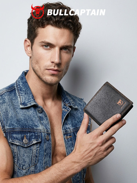 Short leather wallet