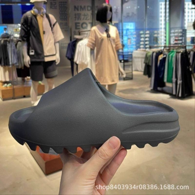 2025 New Coconut Yeezy Slippers for Men and Women, Matte Thick Soles, Increased Sense of Stepping on Shit, Beach Slippers for Summer