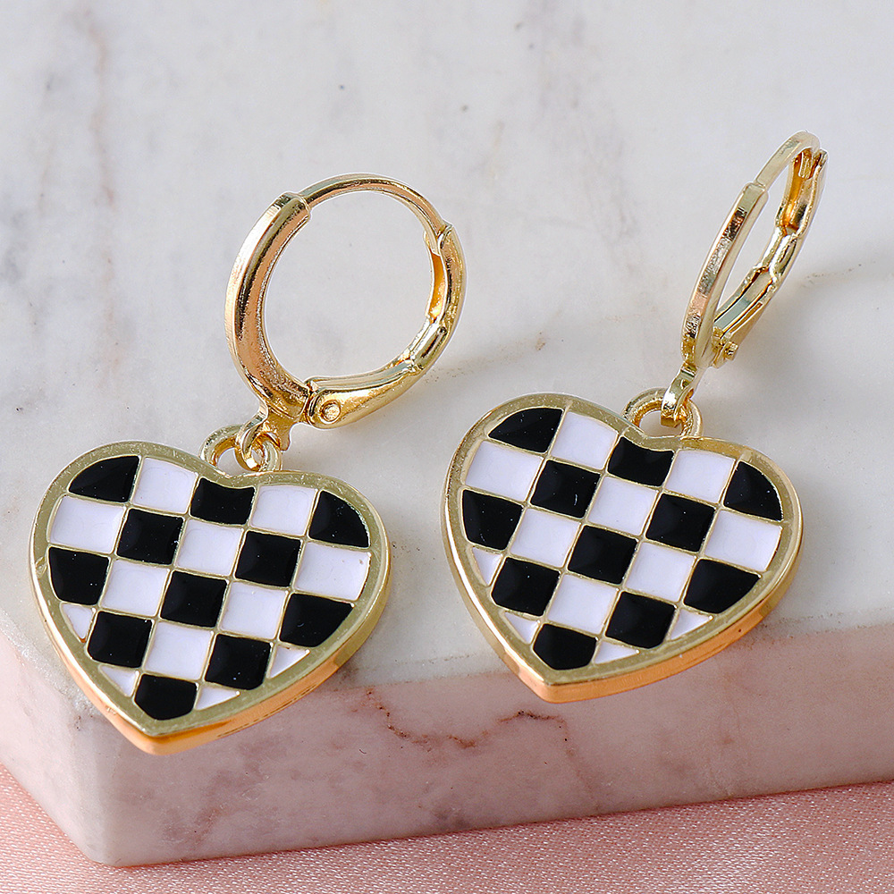 New Korean Version Of Black White Grid Heart-shaped Geometric Earrings display picture 6