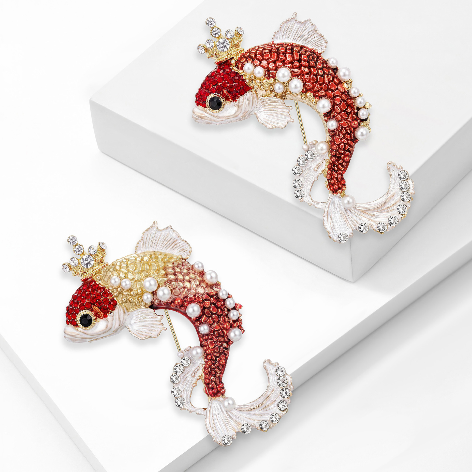 Creative enamel crown and carp brooch, new animal-themed Chinese red jewelry, wholesale, versatile: BR5954