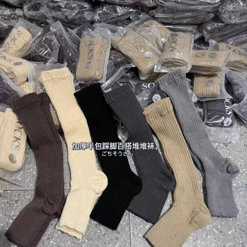 The Socks Make Your Legs Look Straight and Slim, They Are Also Warm, and They Are Really Perfect with This Color Scheme~