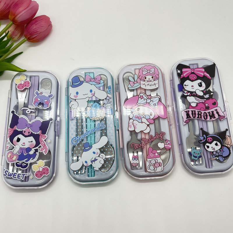 Caja de dibujos animados cubiertos de tres piezas set de alto valor visual para estudiantes de la escuela primaria Kulomi cucharas portátiles de acero inoxidable tenedores palillos