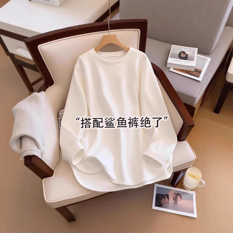 Mid-Length White Bottoming Shirt for Women, Autumn and Winter Velvet Butt-Covering Sweatshirt, Layered Top with Shark Pants