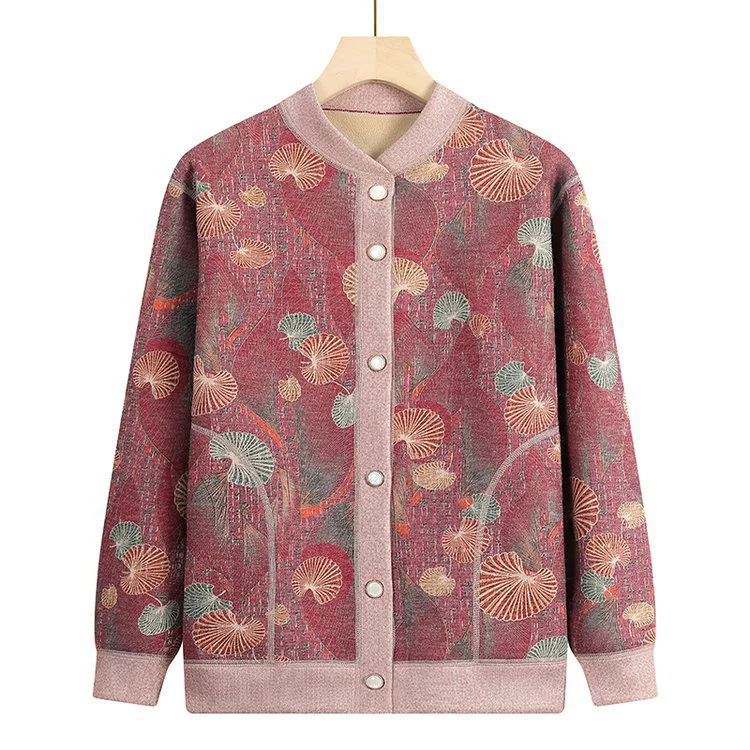 Live-streaming beauty never compromises, and so does short coats.