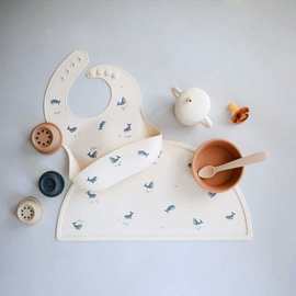 丹麦Ins风爆款婴儿硅胶围兜高颜值宝宝围嘴防水口水巾儿童吃饭兜