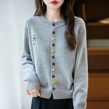 圆领刺绣爆款毛衣彩扣遮肉针织衫新款宽松洋气针织外套上衣开衫