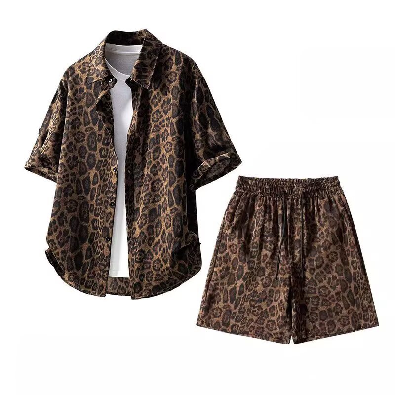 Summer trendy men's lightweight casual fashion short-sleeved shirt and shorts two-piece set with a touch of luxury leopard print.