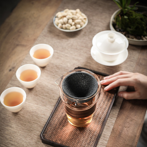 Creative perforated filter mesh rotating fairness cup, heat-resistant glass, large-capacity, with alumina ore tea strainer—perfect for small Qinggan citrus tea.