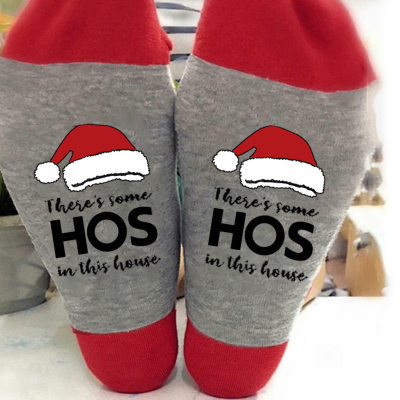 Calcetines navideños con letras de colores en contraste, estampado de muñeco de nieve, calcetines unisex de algodón con elementos navideños para comercio exterior.