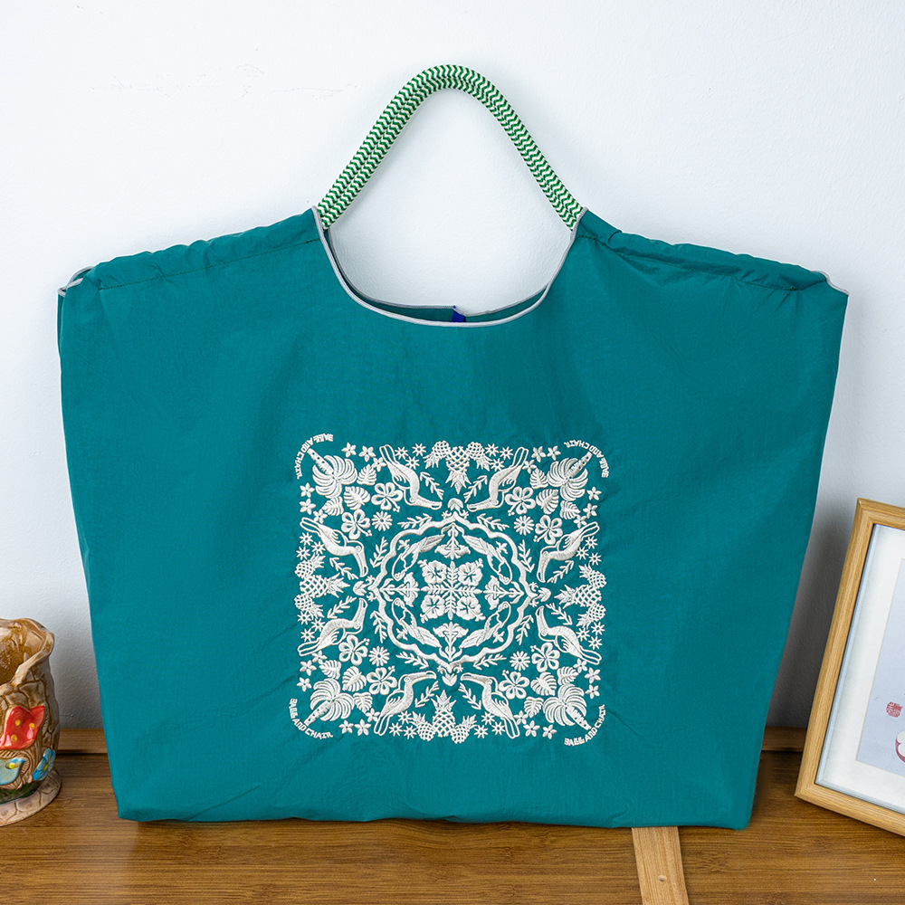 厳選ネット赤同項日系ボールチェーン刺繍レジ袋女性ファッション小衆大容量シングルバッグ潮