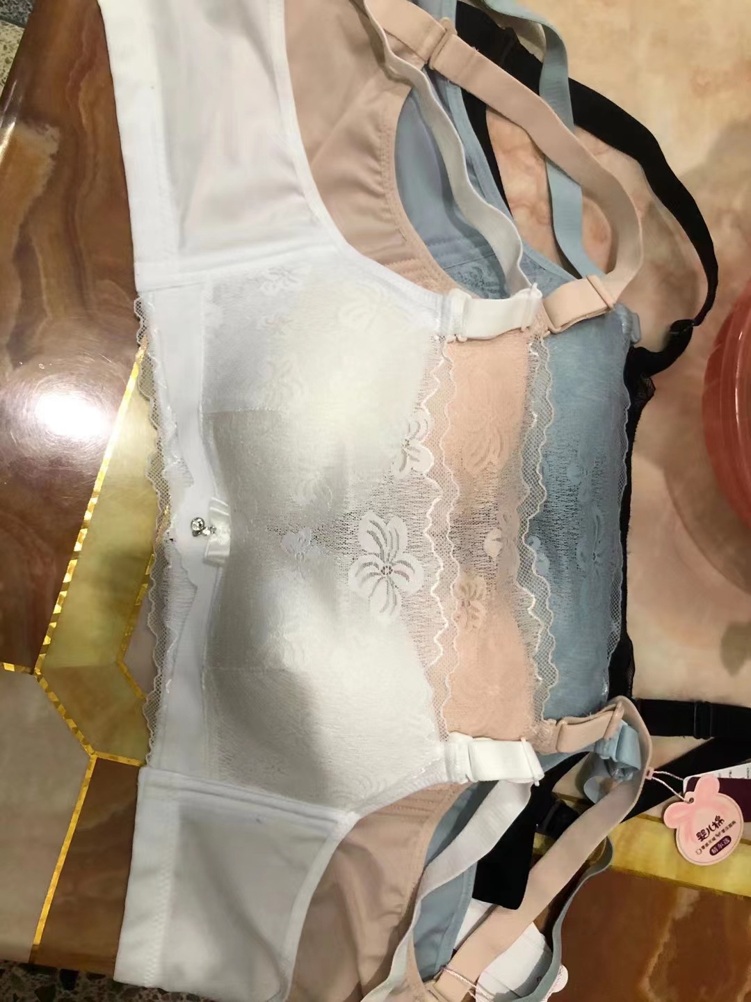 Colección de pecho push-up ajustable de cuatro pechos de alta calidad cómoda sin costuras inalámbrico superior delgada inferior ropa interior gruesa sujetador de mujer
