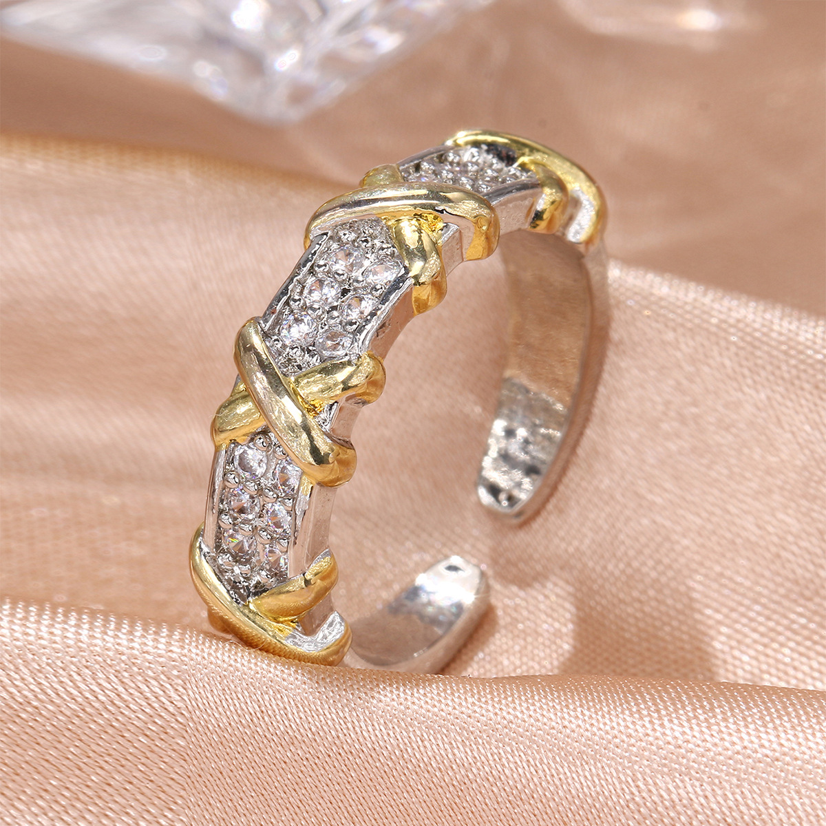 Fashionable and Elegant Two-Tone Ring Cross-Border High-End Niche Design Light Luxury Temperament Trendy Men's and Women's Ring Index Finger Ring