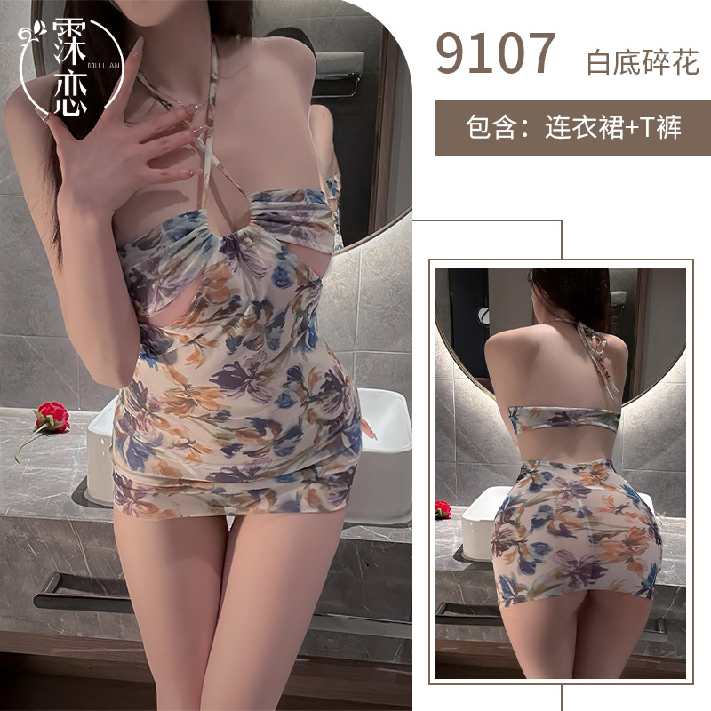 흰색 바탕에 꽃무늬