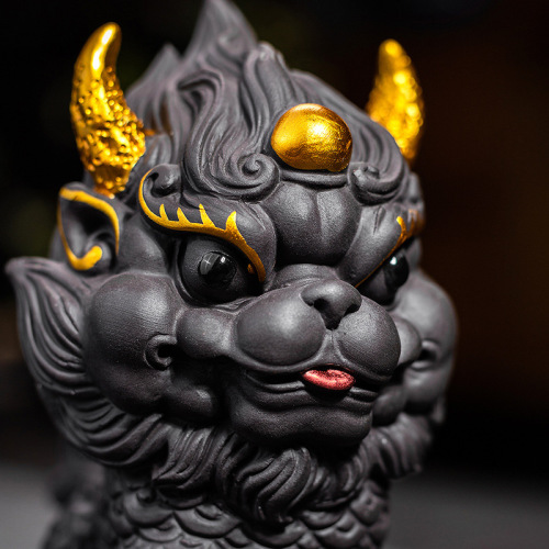Charm-Bringing Qilin Tea Pet Figurine: Timeless Chinese Style, Trendy Design, Premium Quality—A Cultivable Desktop Decor with a Mythical Beast Theme, Perfect as a Creative Home Accessory.