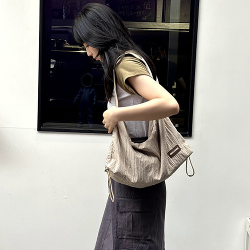 2024 New Summer Bags Women's Ins Pleated Underarm Bag Fashion Commuting Handbag Casual Shoulder Dumpling Bag