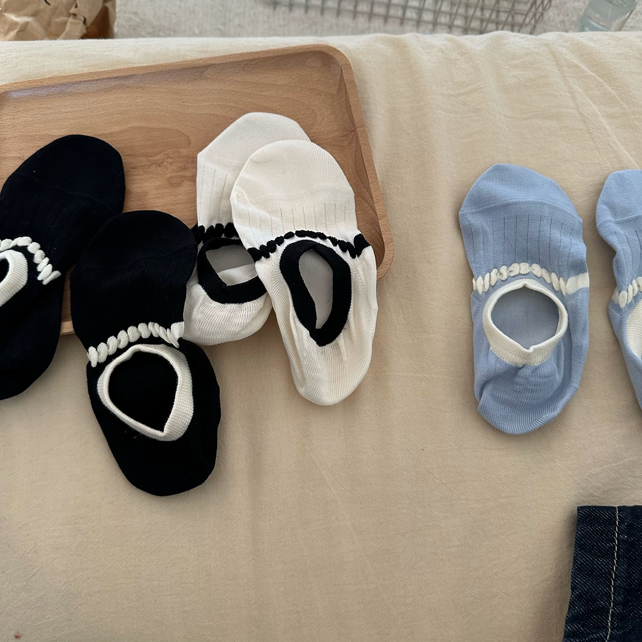 Invisible solid color non-slip breathable socks