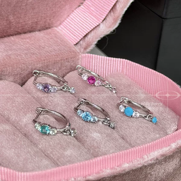Basic commuter-style gradient round cubic zirconia teardrop pendant, straight-pin earrings, small and delicate, versatile, suitable for young women, piercing earrings