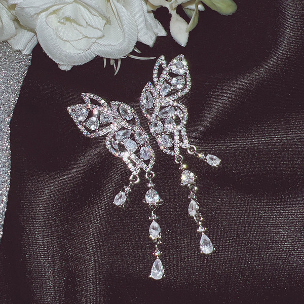 Elite agile elegant earrings