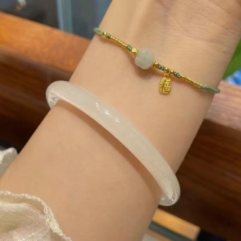 Vòng tay ngọc bích Hetian Tân Cương dạng tròn mảnh, tự nhiên, phong cách cổ điển chi tiết 6
