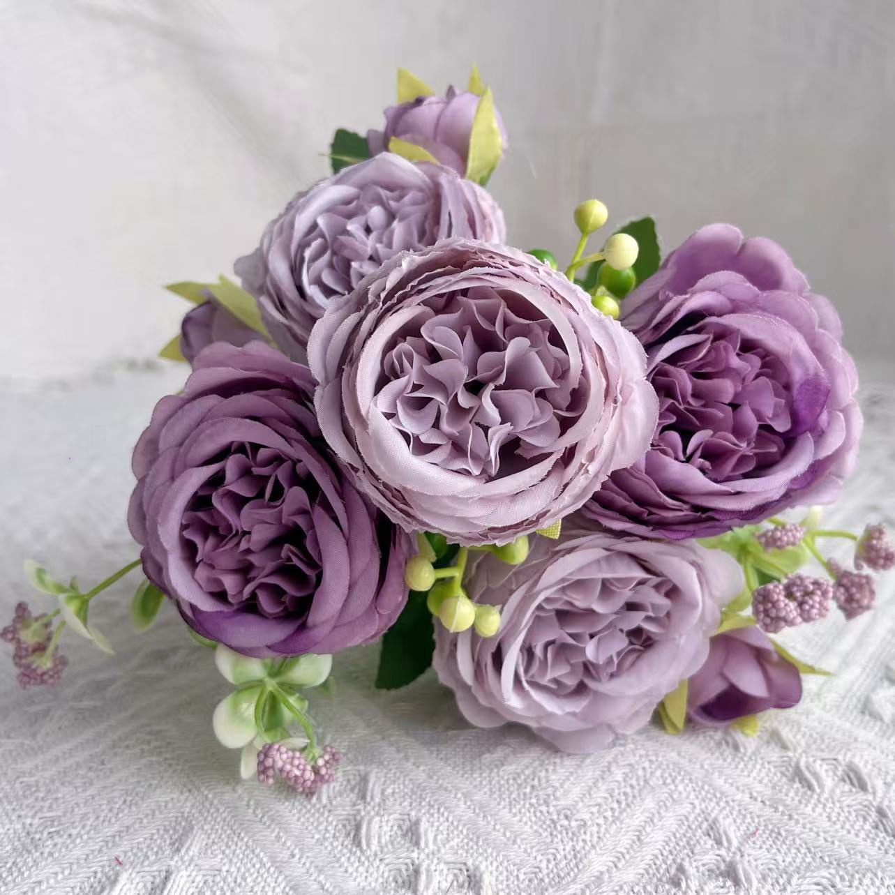 보라색 다섯머리 모란