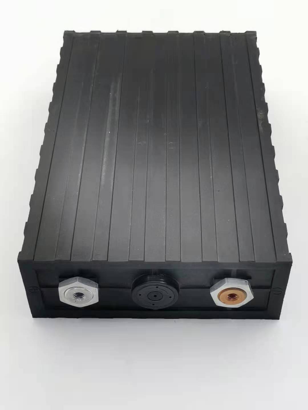 Zhongju 200Ah iron lithium battery electric vehicle, parking air