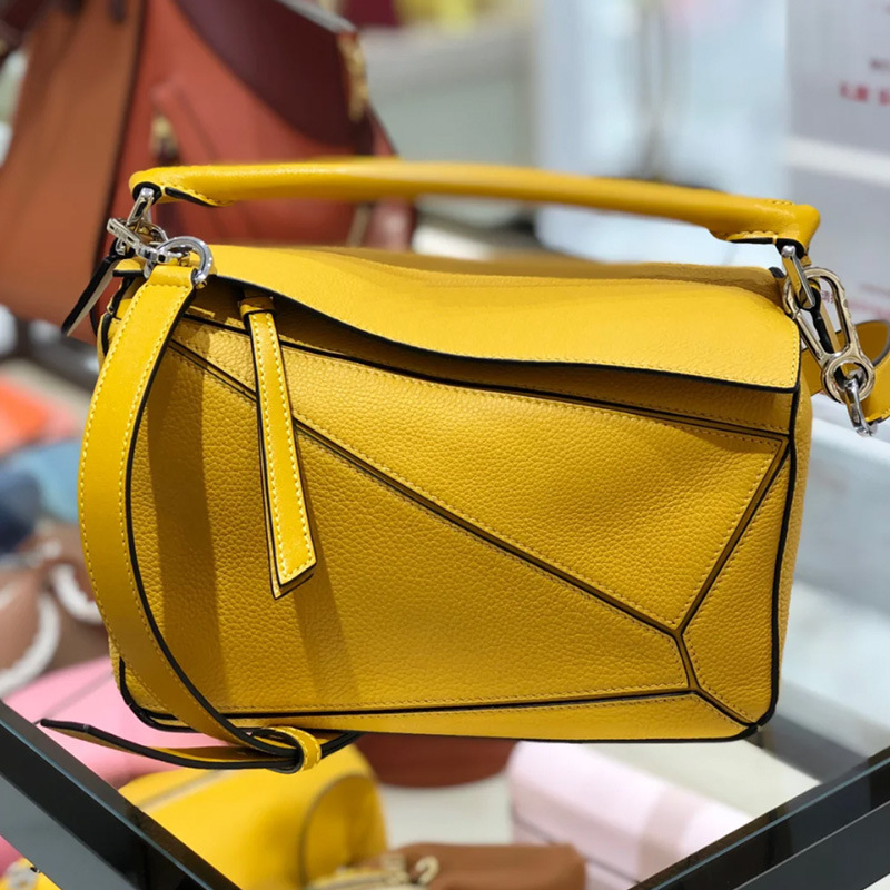 European and American Original New Geometric Bag Women's Genuine Leather Satchel Shoulder Diagonal Pullze Pillow Bag Fashionable Internet Celebrity Same Style