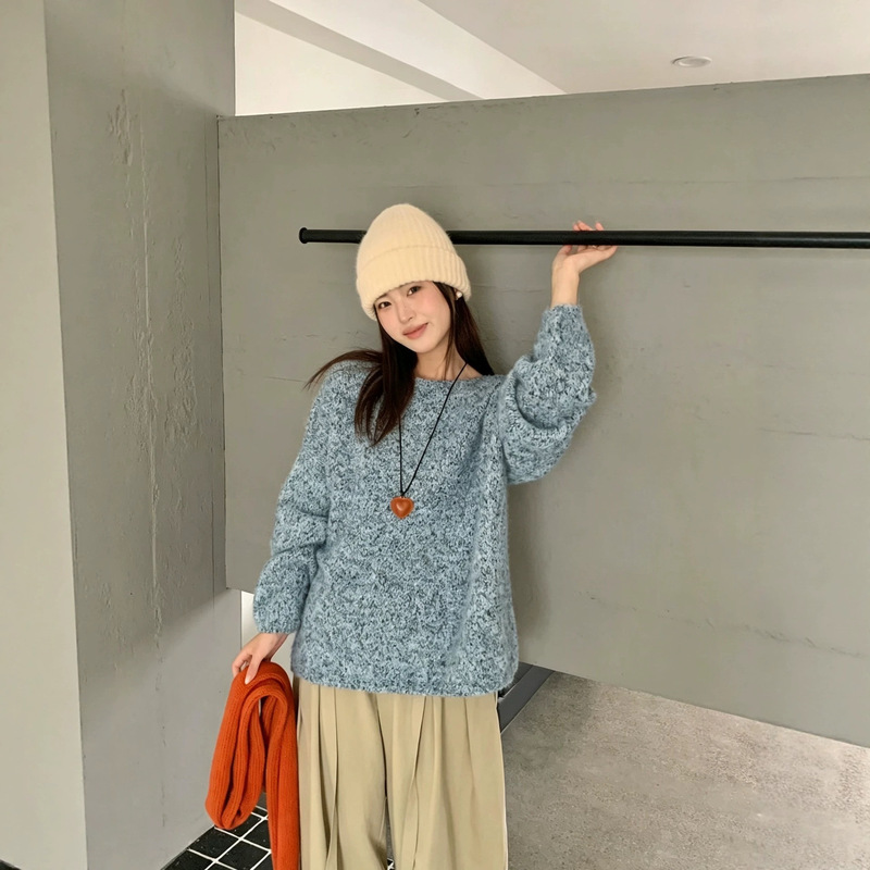 Korean-style minimalist one-line collar floral knitted pullover sweater for women, new early autumn model, casual and youthful long-sleeve top Korean-style minimalist one-line collar floral knitted pullover sweater for women, new early autumn model, casual and youthful long-sleeve top