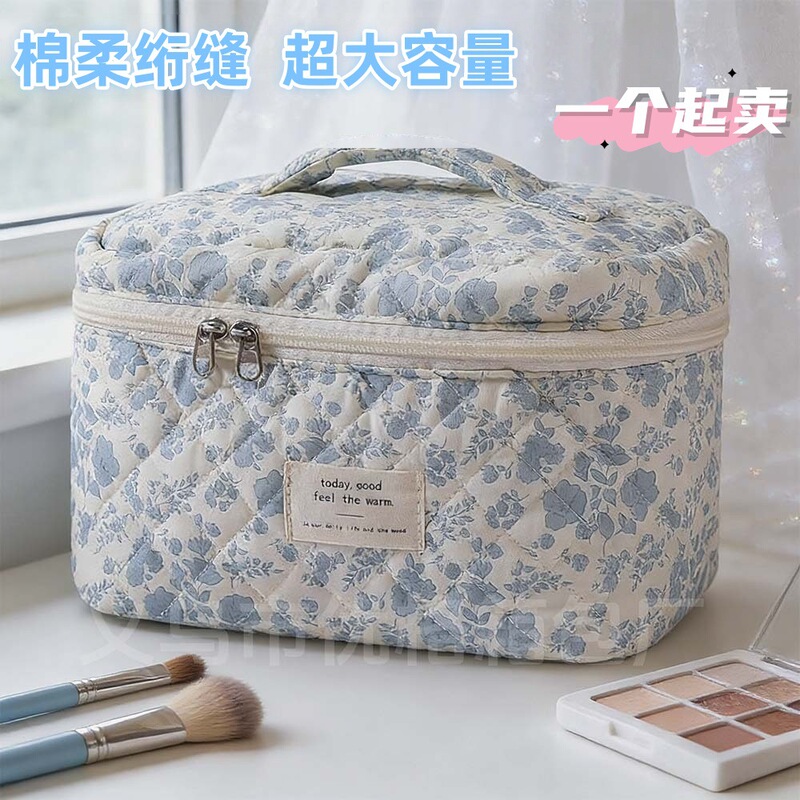 Cross-Border Exclusive Supply of Blue Floral Quilted Makeup Bags, Large-Capacity Portable Cosmetic Storage Boxes, Travel Toiletry Bags Cross-Border Exclusive Supply of Blue Floral Quilted Makeup Bags, Large-Capacity Portable Cosmetic Storage Boxes, Travel Toiletry Bags