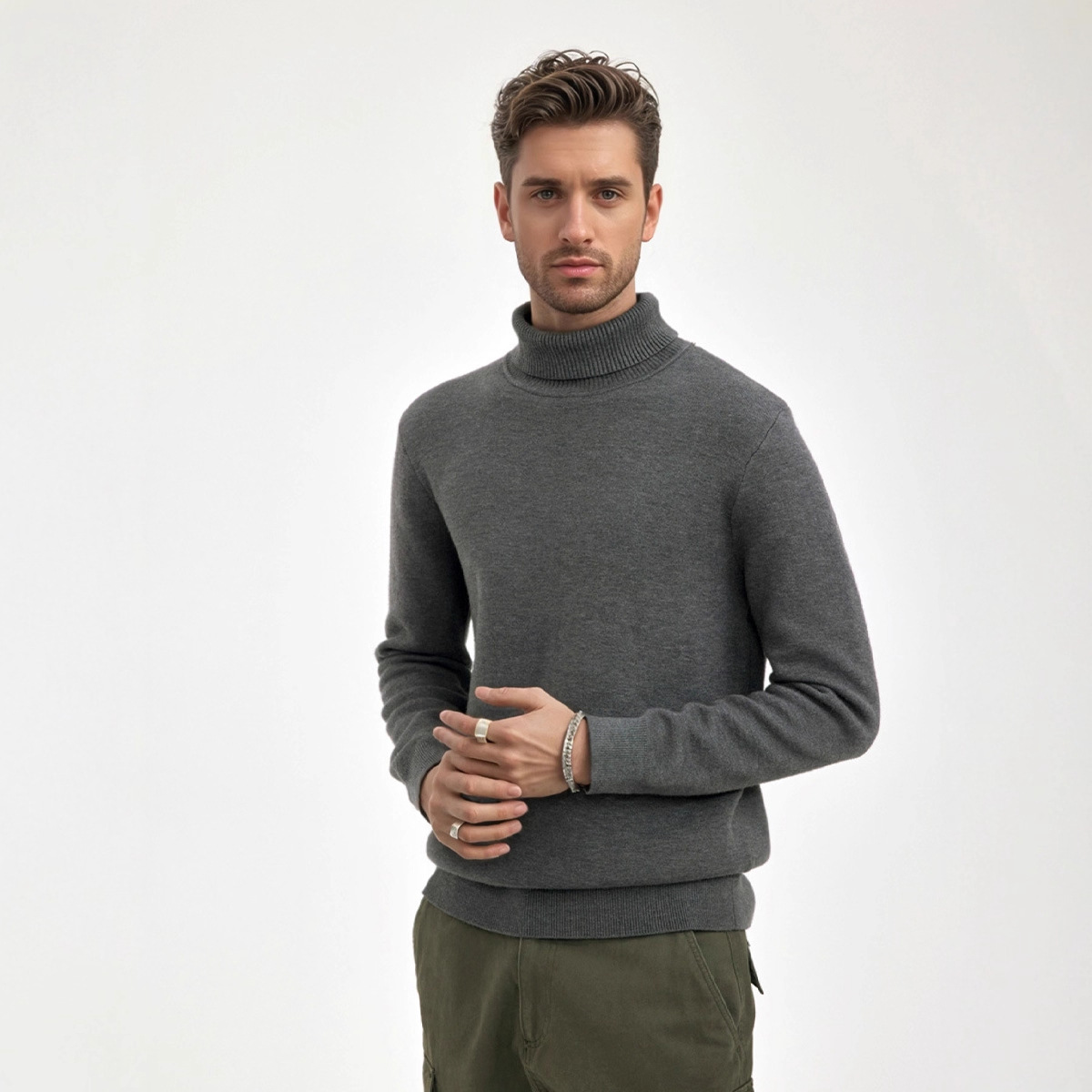 Suéter de hombre, camiseta de punto de color sólido, nuevo suéter de otoño y invierno con un cuello alto, camiseta de fondo, suéter de solapa