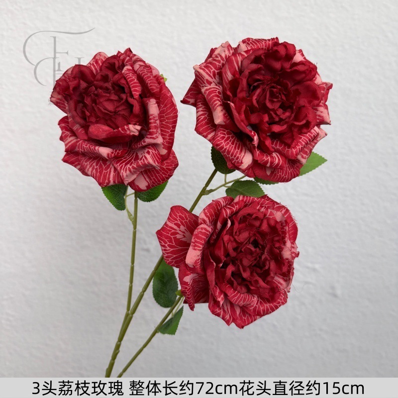 Tres rosas de litchi