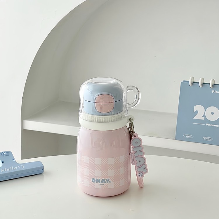 Una taza de tres bebidas taza de cubierta de agua potable taza de paja de acero inoxidable taza de agua portátil pequeña para niñas de alto valor facial