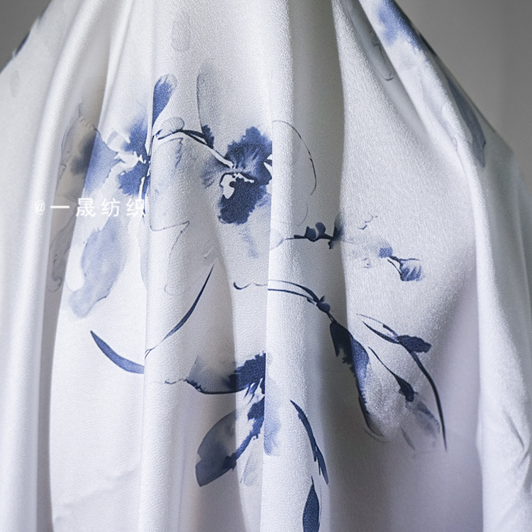 水墨画中国风旗袍布料雪绒锦缎面江南大花古风汉服仿醋酸面料批发