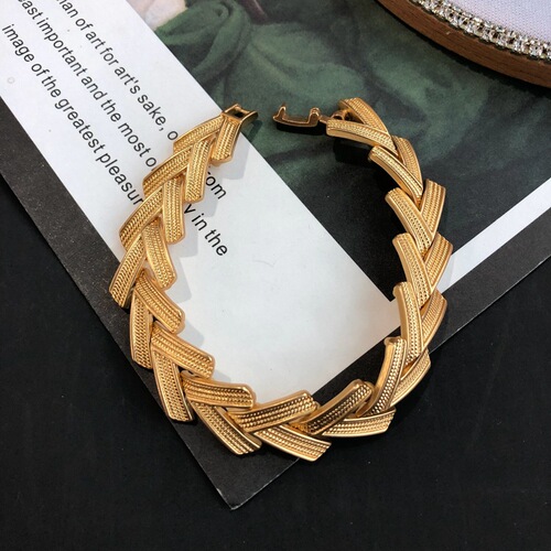 Retro palace electroplated real gold necklace medieval Western V-shaped necklace bracelet set