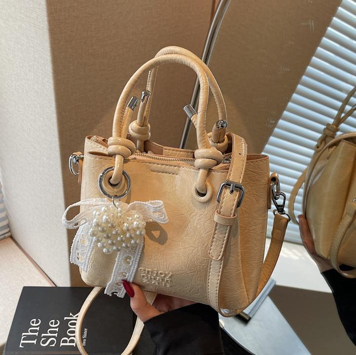 Bolso de mano de tendencia de comercio exterior femenino 2025 nuevo estilo plisado todo-fósforo bolso de hombro retro de alta gama ocio cubo bolso