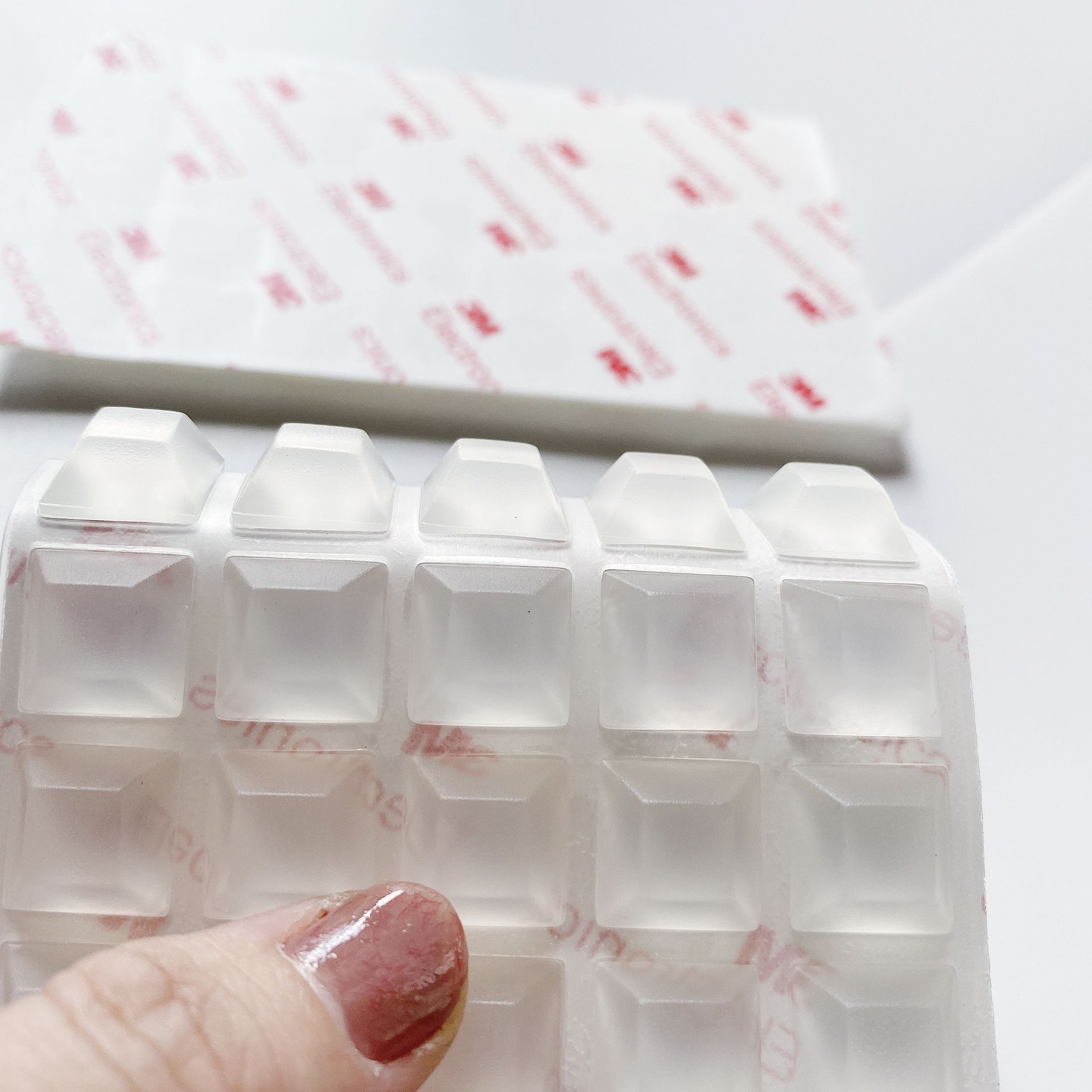 Almohadilla de pie trapezoidal cojín de partículas de goma anticolisión engrosada antideslizante anticolisión transparente anticolisión partícula XT13036 almohadilla de pie de silicona