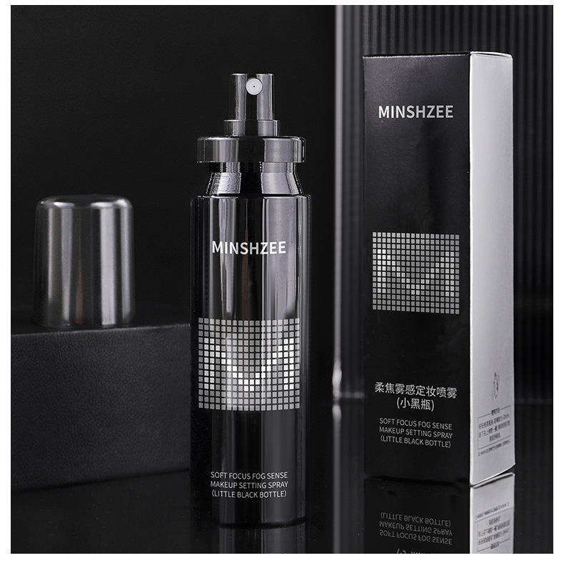 Mingxi Zhi Setting Spray is long-lasting without makeup smudging or powder sticking. It is waterproof, sweat-proof, and moisturizing for dry and oily skin. It is suitable for cross-border use undefined