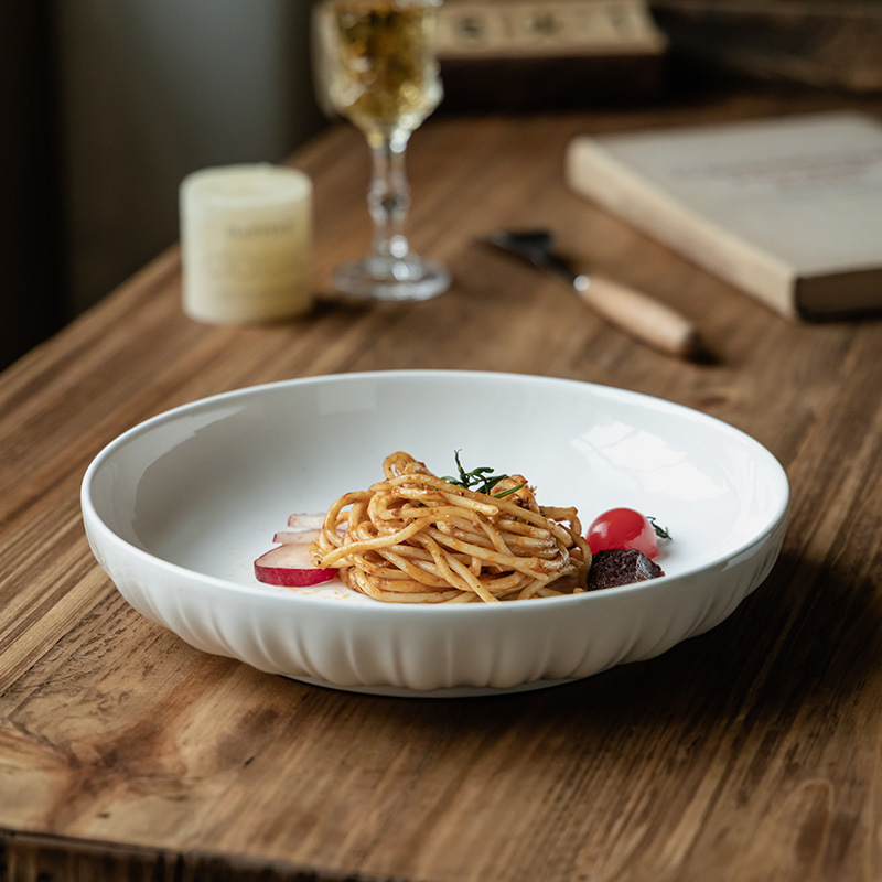 Retro simple plato de cerámica profunda alta sensación de platos de platos caseros redondos de restaurante blanco puro platos de carne de pasta cubiertos