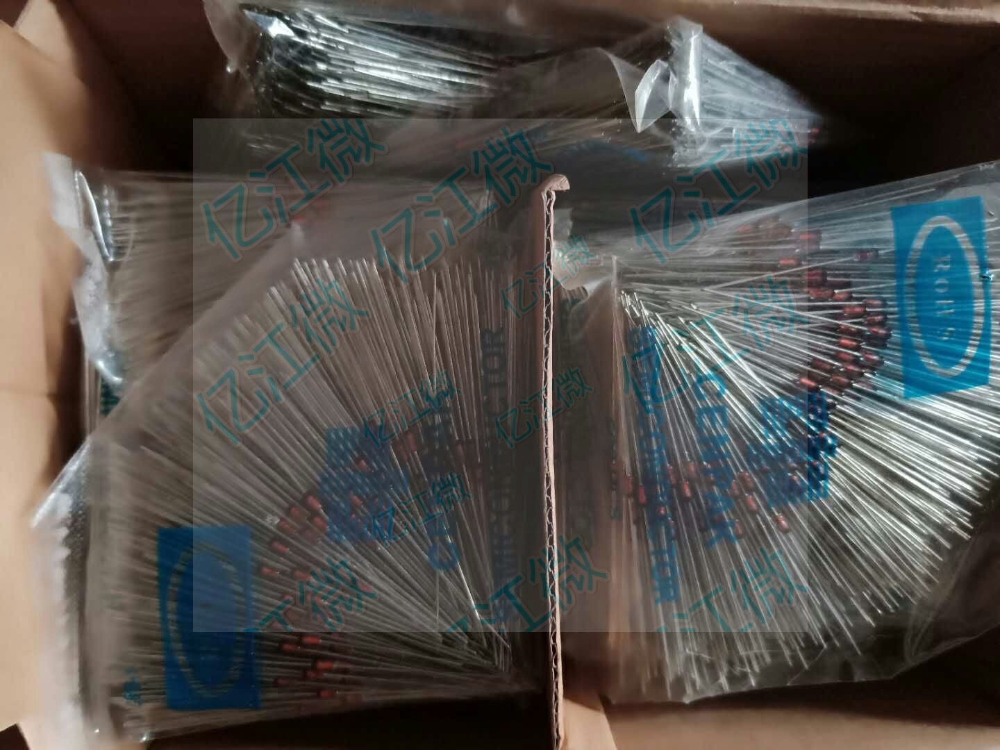 20个CH700B 全新 玻璃DO35硅肖特基势二极管垒 通用MA700  A B  C