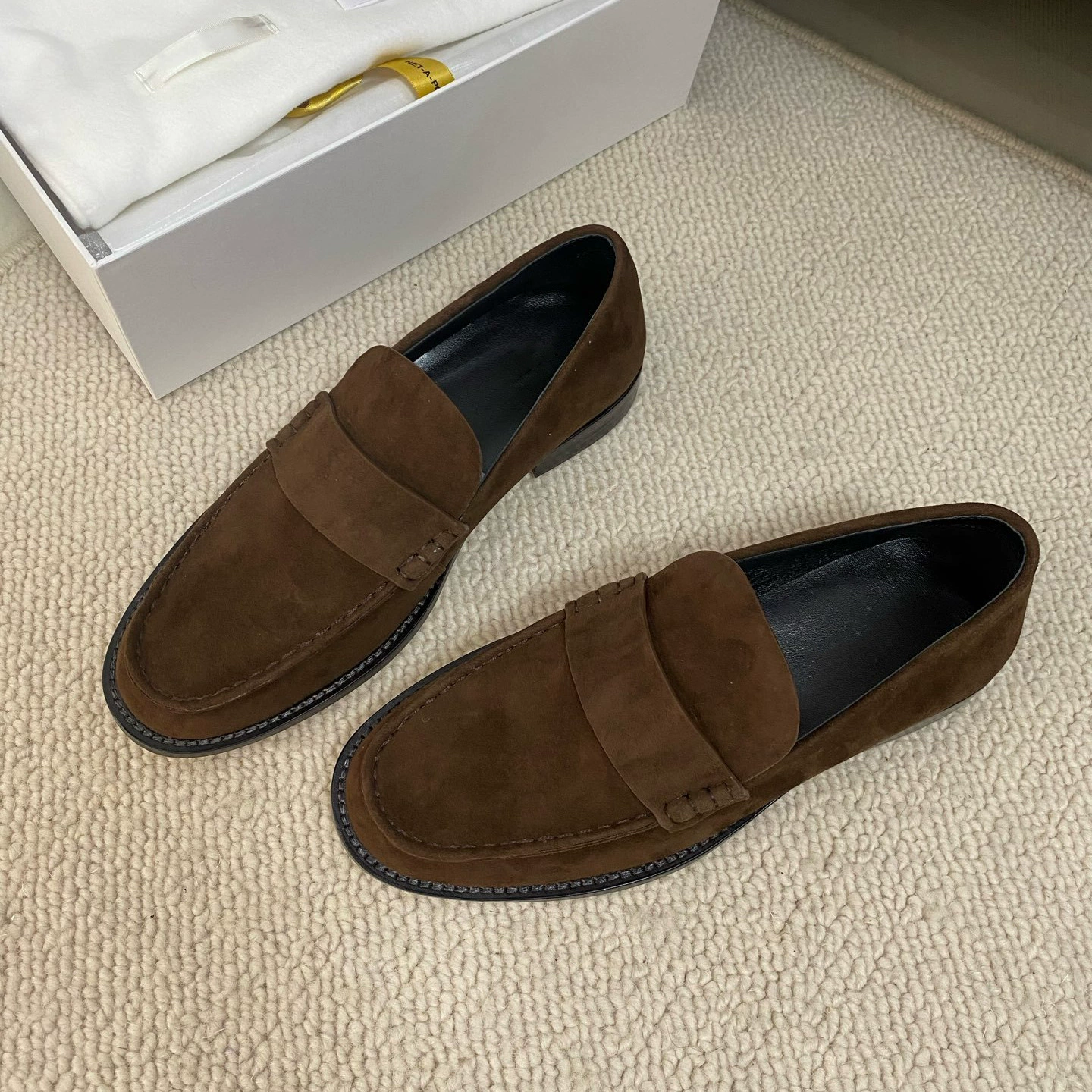 Small leather retro loafers, 2025 years, simple and elegant design