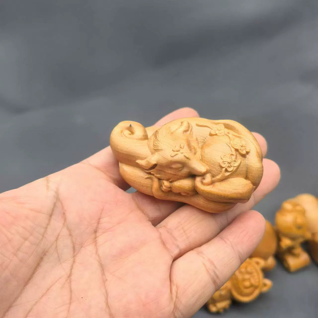 崖柏木雕送福九尾狐男女随身把玩梅花狐狸挂件手把件手工礼品车挂