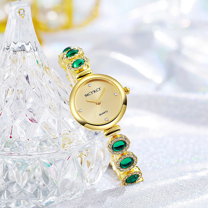 McyKcy estilo antiguo retro esfera pequeña pulsera de aleación dorada muñeca de lujo ligero esmeralda con superficie dorada