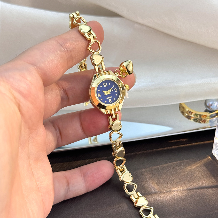New Cross-Border E-Commerce Hot-Selling Hollow Love Pendant Bracelet Quartz Watch Small and Exquisite Smart Jewelry Watch