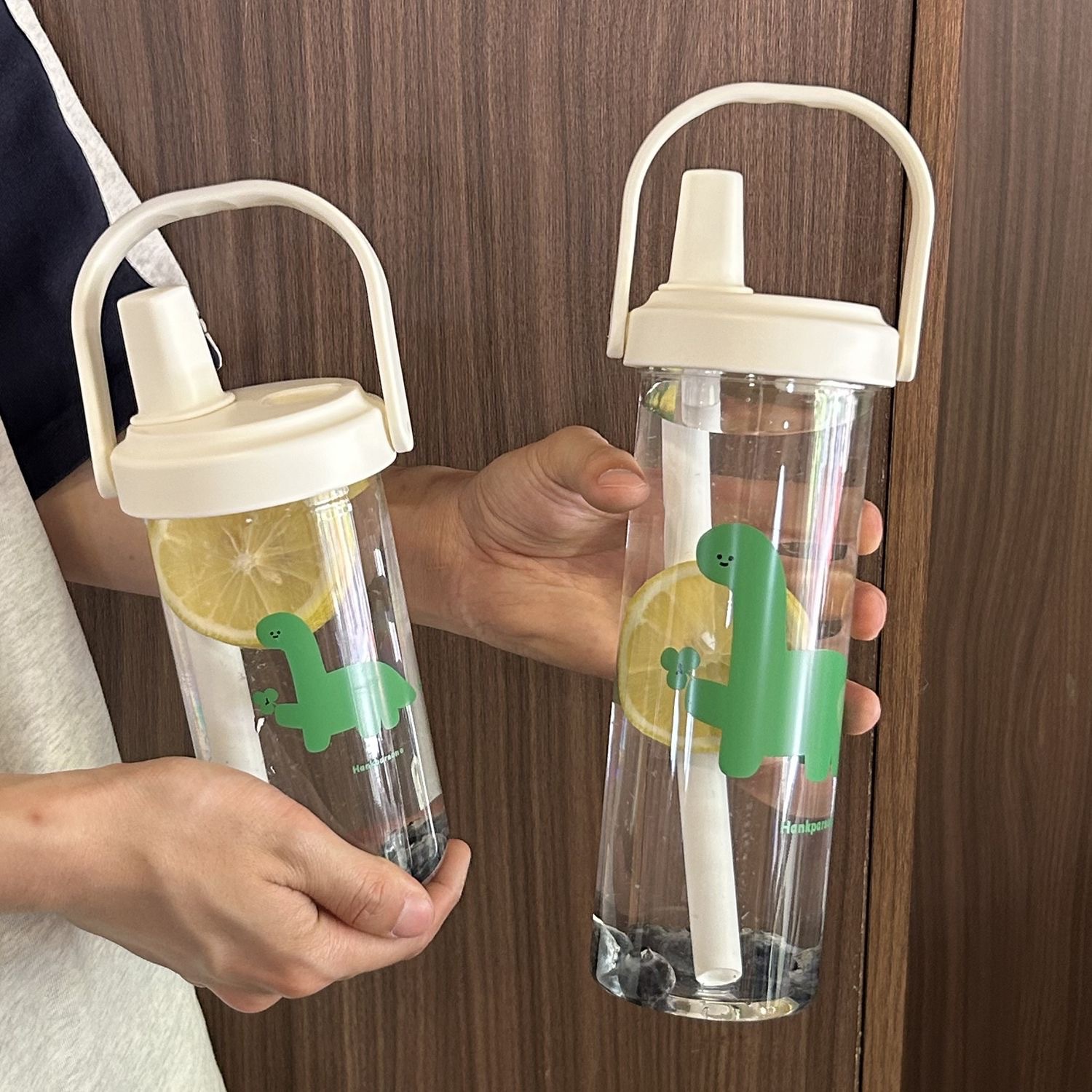 新款奶茶玻璃杯带有便携式提手可以喝出珍珠的大直径吸管